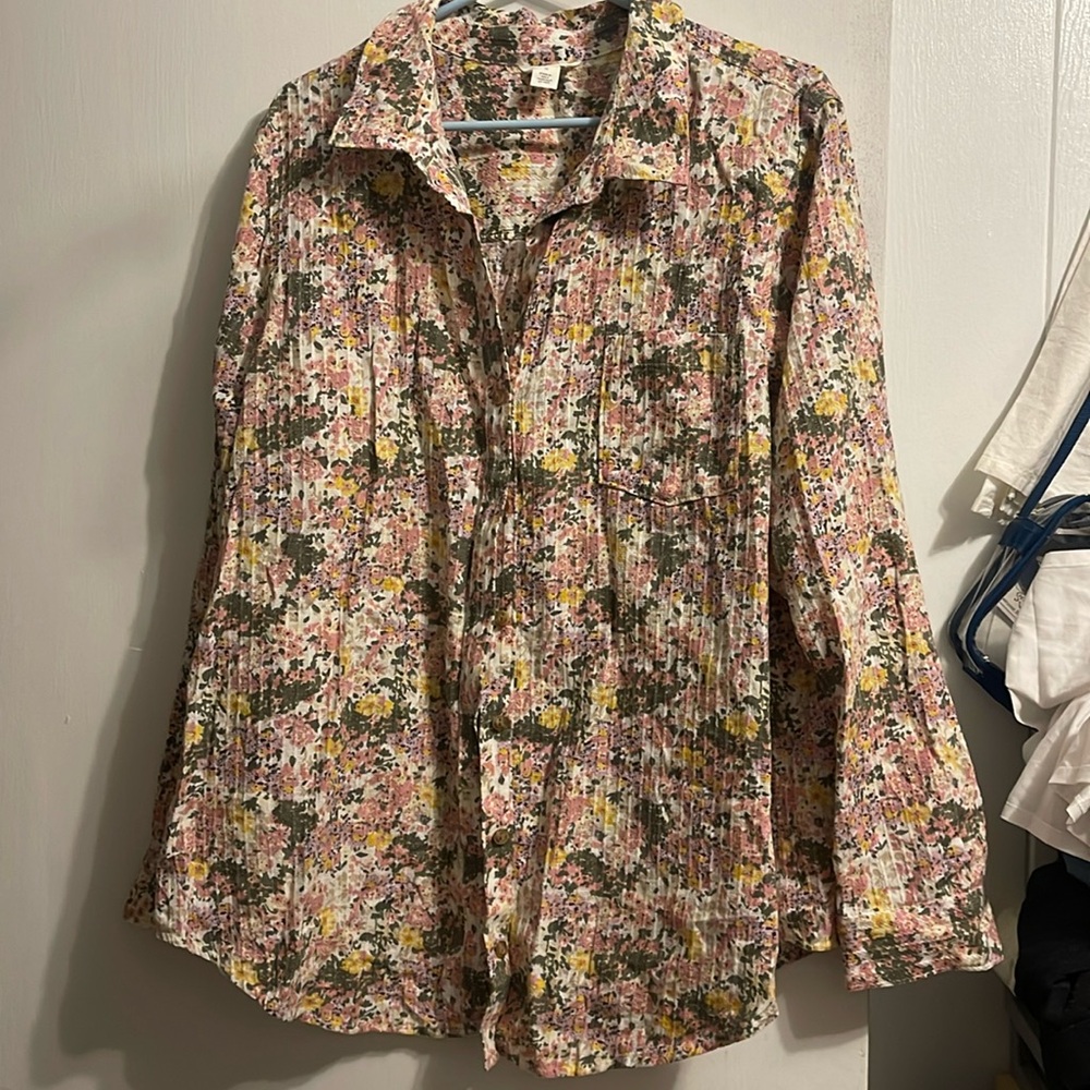 Cute 1x floral button up. Never worn just no tag.